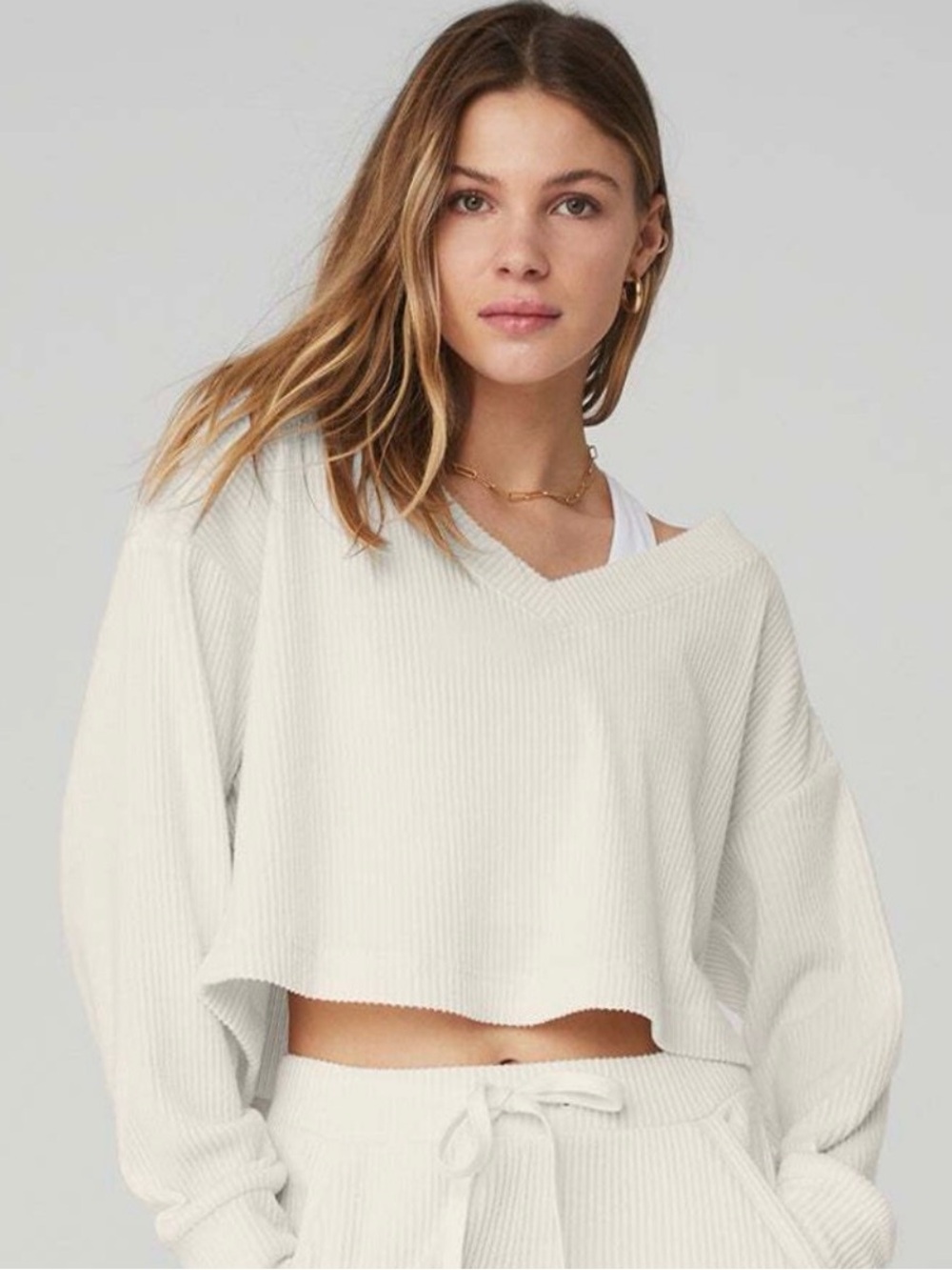 Alo Yoga Women’s Muse V-Neck Crewneck in Ivory Size Small